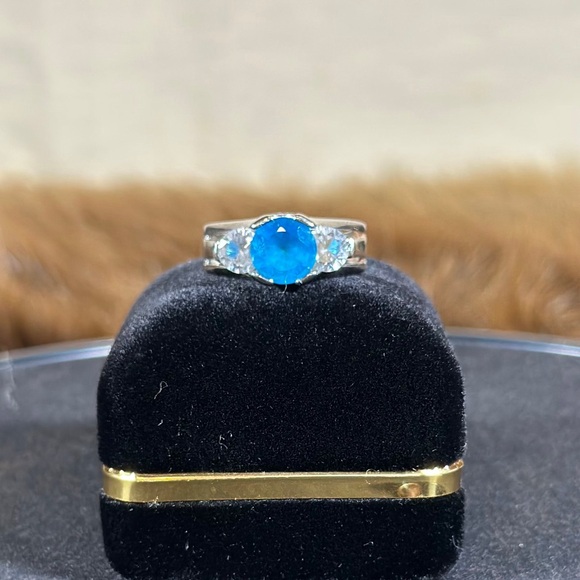Elegant Blue Gemstone Ring - Picture 4 of 4